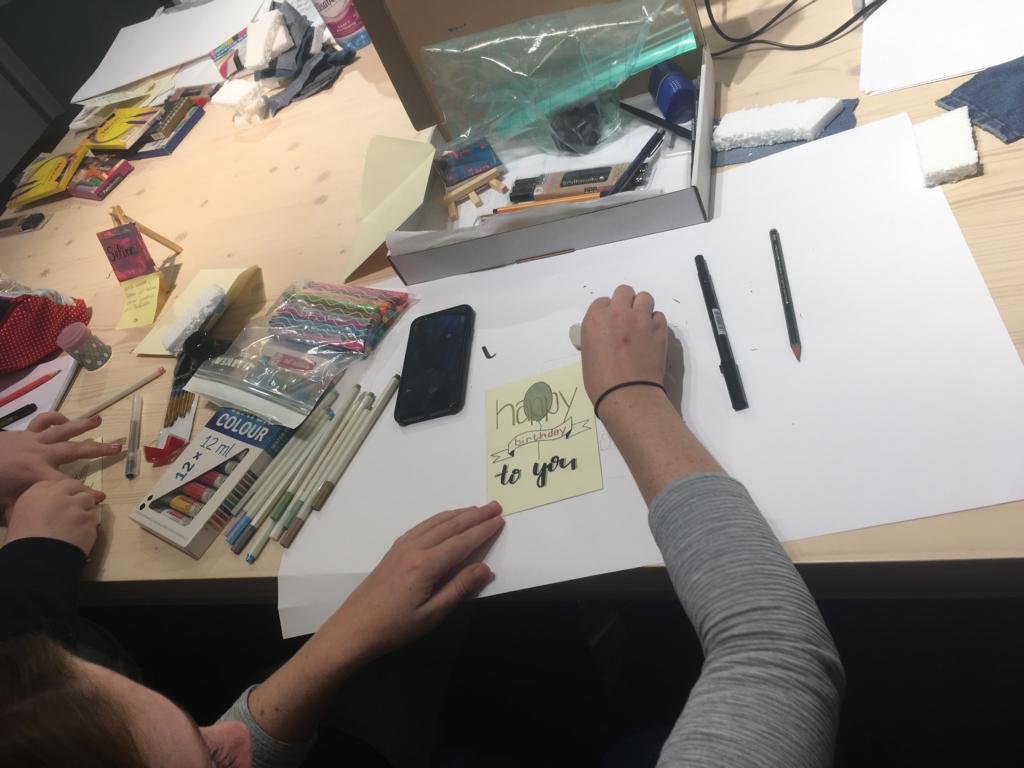 Lernen Sie die Kunst des sch&ouml;nen Schreibens in einer ruhigen und besonderen Umgebung. Kalligraphie Kursraum und Atelier der Kalligraphin J.K&uuml;hn in Hanau.